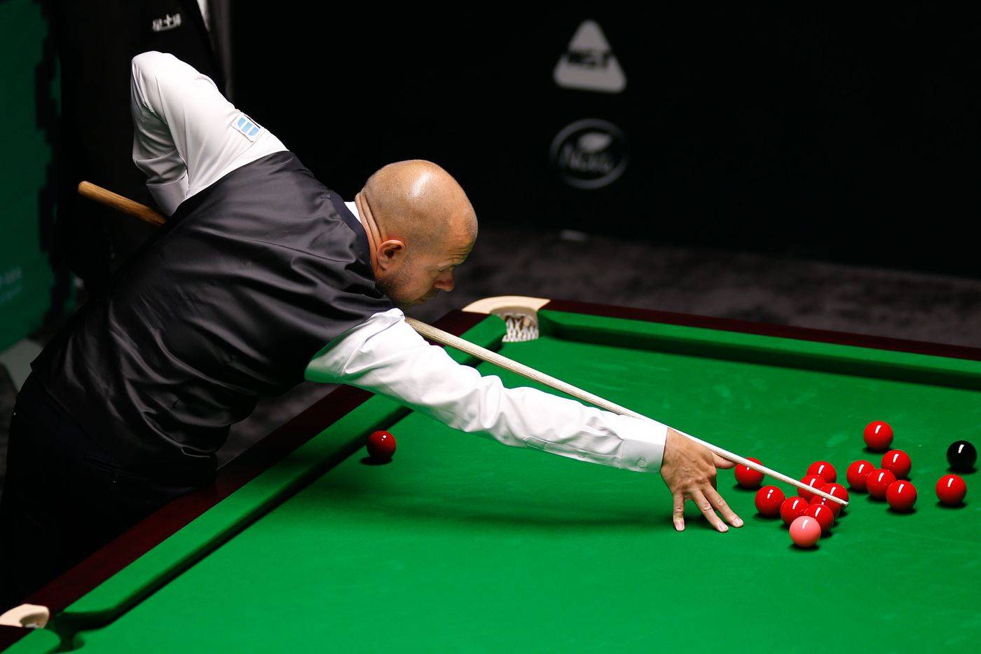 通过一系列 通过一系列