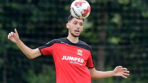 紧凑站位与 紧凑站位与